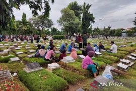 Jelang Ramadhan, TPU Utan Kayu perpanjang jam operasional ziarah