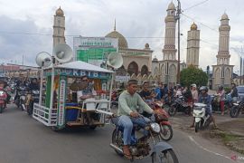 Pawai gerobak sahur umat Islam Kapuas Hulu sambut Ramadhan 1445 H