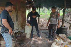 Polres Halmahera Utara-Malut razia lokasi produksi dan penjualan minuman keras