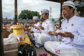 Persembahyangan Hari Kuningan di Palu Page 3 Small