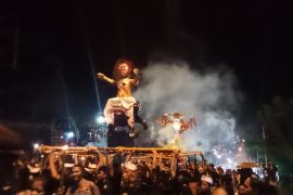 Pawai Ogoh-ogoh di Senduro menggugah pesona budaya Lumajang