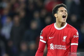 Bayer Leverkusen resmi boyong bek Liverpool Jarell Quansah