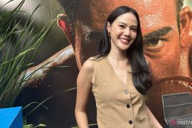 Della Dartyan tetap produktif meskipun sedang berpuasa