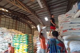 Bulog Sorsel siapkan 17 ton gula dan 20 ton beras premium