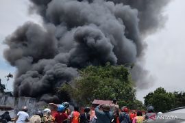 Kebakaran di kawasan padat penduduk Pasar Aur Kuning Bukittinggi