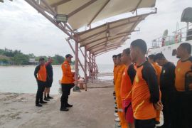 Pencarian warga Taiwan yang hilang masih terkendala gelombang tinggi