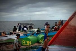 Tim SAR lakukan pencarian 22 kru kapal yang tenggelam di Selayar Sulsel