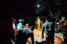 SAR gabungan cari warga diduga tenggelam di Pelabuhan Jelitik Sungailiat