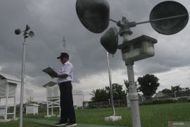 Ini yang mengakibatkan hujan turun awet