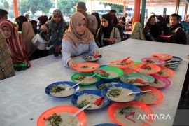Tradisi Berbagai Bubur Pedas Ramadhan di Medan