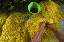 Produksi mie glosor di bulan Ramadhan