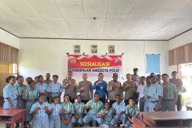 Polres Maybrat sosialisasikan penerimaan Polri pada siswa SMA Aifat