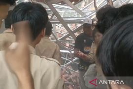 Atap SMAN 1 Ciampea Bogor ambruk sebabkan korban luka