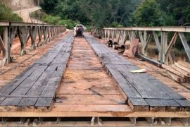 Jembatan sementara Rokan Hulu hampir selesai