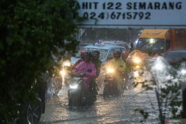 Ancaman cuaca ekstrem di Jateng diprakirakan hingga 18 April