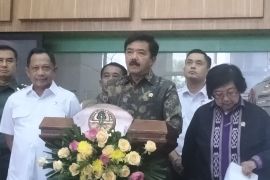 Menko Hadi pastikan hasil rekapitulasi nasional pemilu selesai tepat waktu