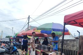 Pasar Takjil Bandarlampung diminati warga berburu makanan berbuka puasa