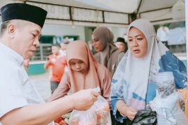 Pemkab Karawang kolaborasi tarling dan pasar murah