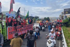 Lolos Liga 1, Pemain Malut United diarak ribuan pendukung keliling Kota Ternate