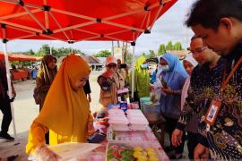 BPOM dan Dinas Kesehatan uji makanan takjil di Bone Bolango