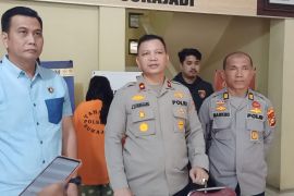 Tawarkan emas Antam, wanita di Pekanbaru tipu korbannya hingga Rp3,7 milliar