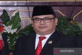 Anggota DPRD Kotabaru bersinergi dengan istrinya bagun desa