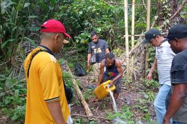 Polres Sorsel gerebek tempat produksi miras lokal