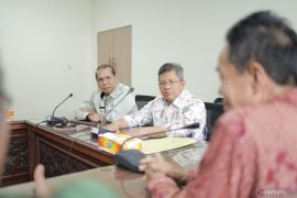 DPRD Gunung Mas Kalteng dalami berbagai hal melalui "Rumah Banjar"