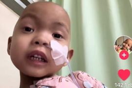 Viral kisah gadis kecil penderita kanker yang sapa Prabowo Subianto