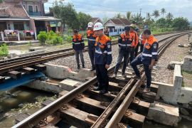 Daop 2 Bandung antisipasi banjir dan longsor di 88 titik rawan jalur KA