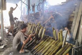 Melihat proses pembuatan lemang, makanan khas saat Ramadhan