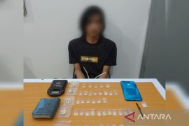 Ditresnarkoba Polda Babel ringkus pemuda simpan puluhan paket kecil sabu