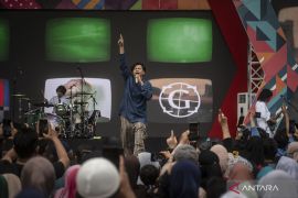 Gigi tampil di acara PeaceSantren yang digelar kemenag