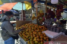 Penjualan buah meningkat di bulan Ramadhan Page 2 Small