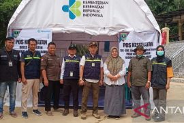 EMT Regional Sumbar berikan pelayanan kesehatan bagi korban banjir Pesisir Selatan
