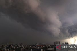 BMKG: Cuaca ekstrem masih terjadi hingga Senin