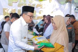 Pemprov Jatim menggelar pasar murah di Kediri