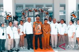 Bupati Biak Numfor Herry dan Wabup Calvin pamit ke masyarakat