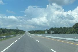 PT Hutama Karya lakukan pemeliharaan rutin tol jelang mudik Idul Fitri 2024