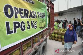 Operasi pasar elpiji subsidi di Palu Page 3 Small