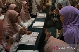 Khofifah bertadarus bersama muslim tuna rungu wicara