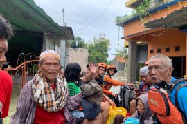 Demak dilanda Banjir, DMC Dompet Dhuafa bantu evakuasi dan dirikan pos
