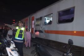 KAI Sumut evakuasi KA Putri  Deli dan tuntut truk terobos perlintasan