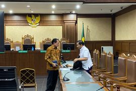Hasbi Hasan minta dibebaskan dari seluruh dakwaan dan tuntutan