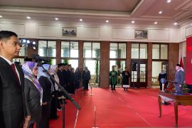 Wali Kota Surabaya rotasi 54 pejabat di tingkat kelurahan dan kecamatan