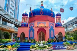 Kemeriahan Dekorasi iconic di Mall Medan