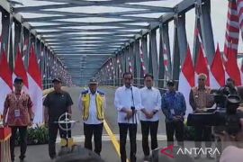 Duplikasi Jembatan Kapuas I dongkrak konektivitas daerah, beber Presiden