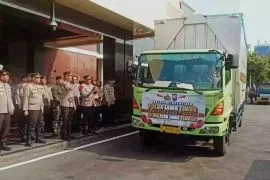 E Java Police send aid packages to Central Java's flood victims