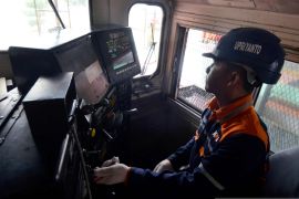 Perawatan lokomotif kereta api jelang lebaran