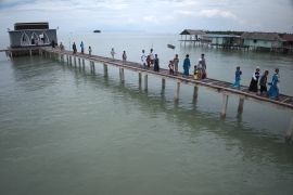 Masjid di tengah laut Buton Page 3 Small